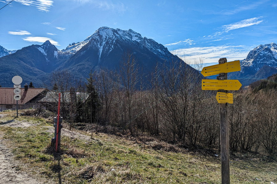 Hier biegen wir links ein in Richtung Soleleitungsweg. Foto: Maresa Brandner