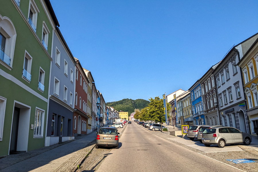 Ebenso bietet sich das Zentrum von Haag am Hausruck zum Verweilen an. Das letzte Fotomotiv von vielen an diesem herrlichen Sommertag. Foto: Thomas Obermair