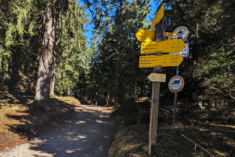 Der letzte Wegweiser vor dem Ziel. Foto: Maresa Brandner