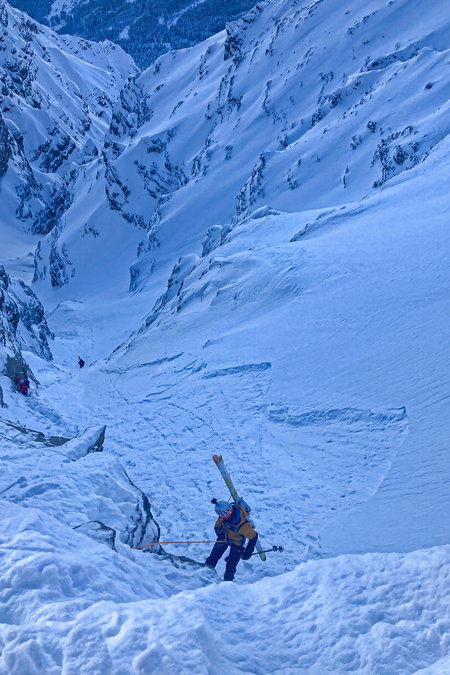 Abseilstellen 1 und 2. Fotos: Simon Widy