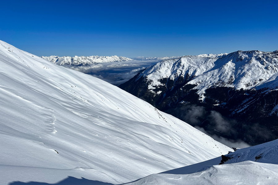 Blick auf die Abfahrtshänge vom angrenzenden Grieskogel. Foto: David Kurz