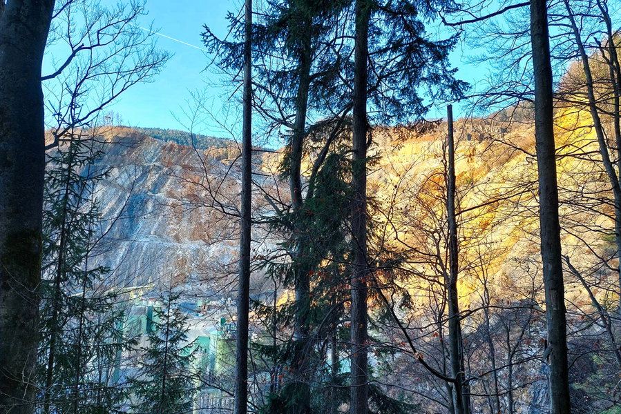 Blick auf den gegenüberliegenden Steinbruch. Foto: Alice Frischherz