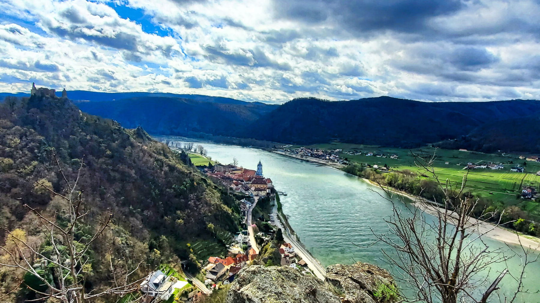 Ausblick von der „Nase“ über Dürnstein und die Donau. Foto: Linda Prähauser