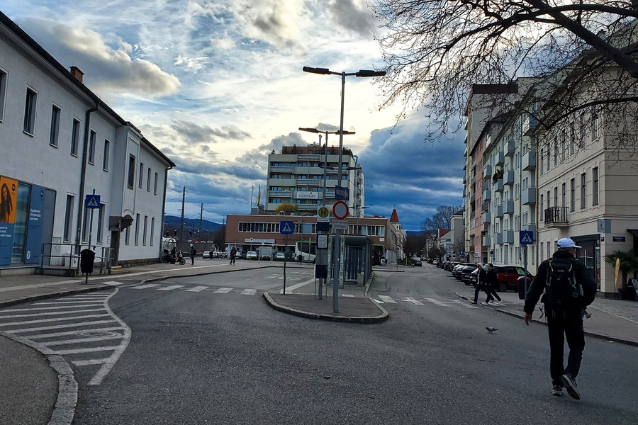Busbahnhof Krems - dirket Links vom Bahnhofsausgang. Foto: Linda Prähauser