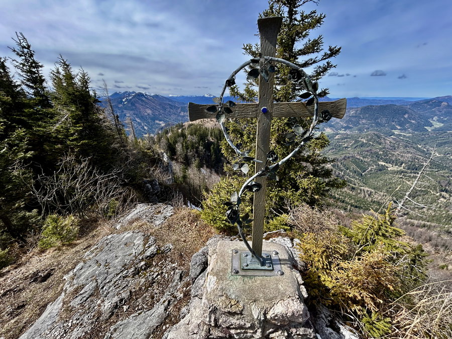 Gipfelkreuz am Handlesberg. Foto Veronika Schöll