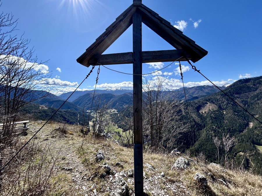 Gipfelkreuz am Falkenstein. Foto Veronika Schöll