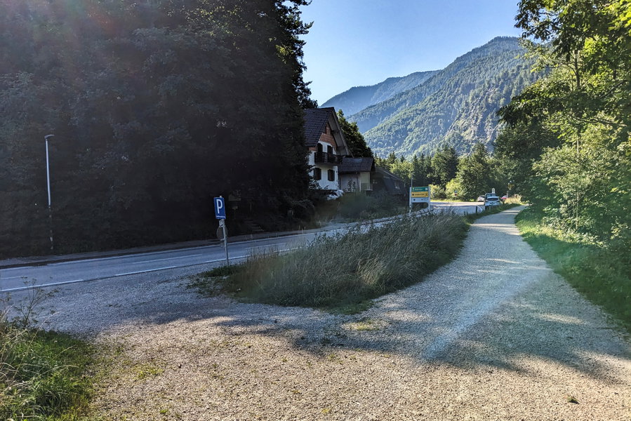 Unser Weg führt über die Stiege auf der anderen Seite weiter. Foto: Thomas Obermair