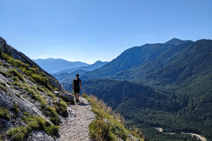 Und der Weg ist überall dort, wo man es brauchen könnte, gut versichert. Foto: Thomas Obermair