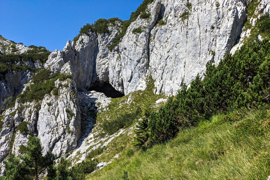 Steht dir der Schweiß auf der Stirn, nimm den Abstecher zur Höhle und kühl dein Hirn! Foto: Thomas Obermair