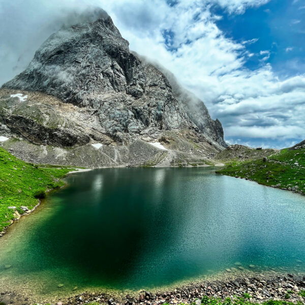 Blick von der Wolayerseehütte auf den kleinen See. Foto: Birgit Matzinger