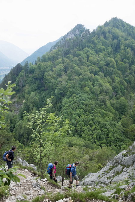 Beim Abstieg von der Hütte ein Blick zu unserem nächsten Ziel, es geht zum Ebenseer aka Großen Sonnstein. Fotos: Birgit Reiter