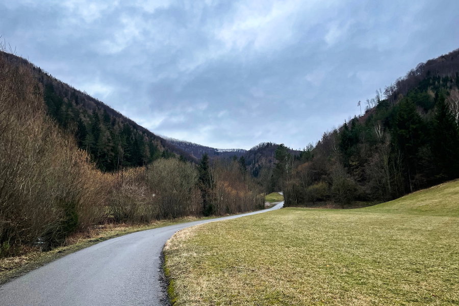 Tal nach Loich – mit Blick zurück zum Eisenstein. Foto: Ursula Trübswasser