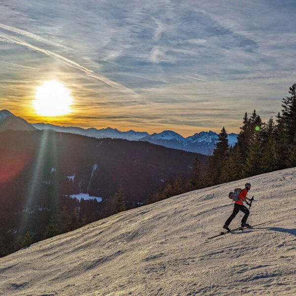 Sonnenaufgang beim Aufstieg auf die Hohe Munde. Foto: Sebastian Brandl