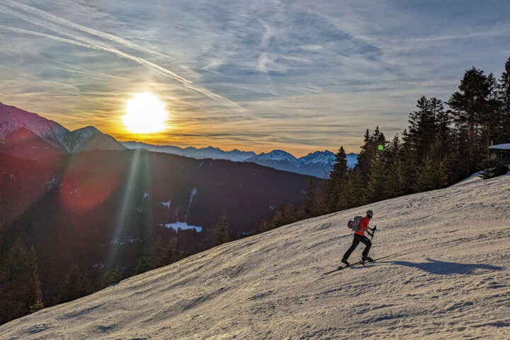 Sonnenaufgang beim Aufstieg auf die Hohe Munde. Foto: Sebastian Brandl