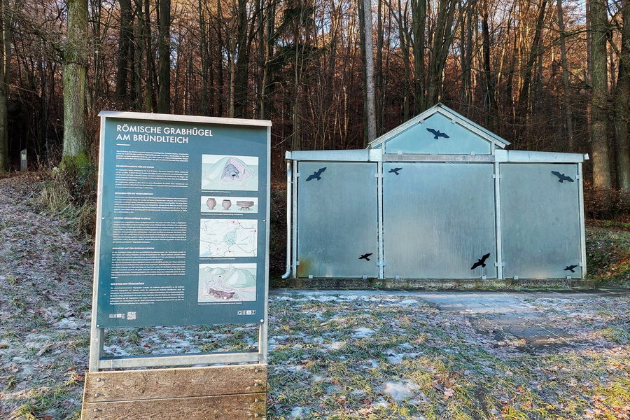 Römische Grabhügel am Bründlteich. Foto: Alice Frischherz