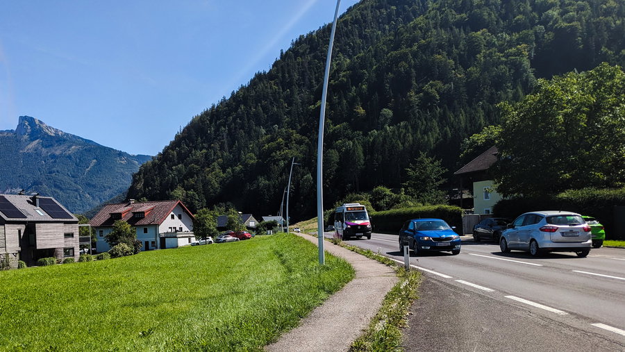 Und da kommt unser Bus. Heute könnte man auch Privattaxi sagen, er ist leider leer. Hilf mit, ihn zu füllen!  Foto: Thomas Obermair