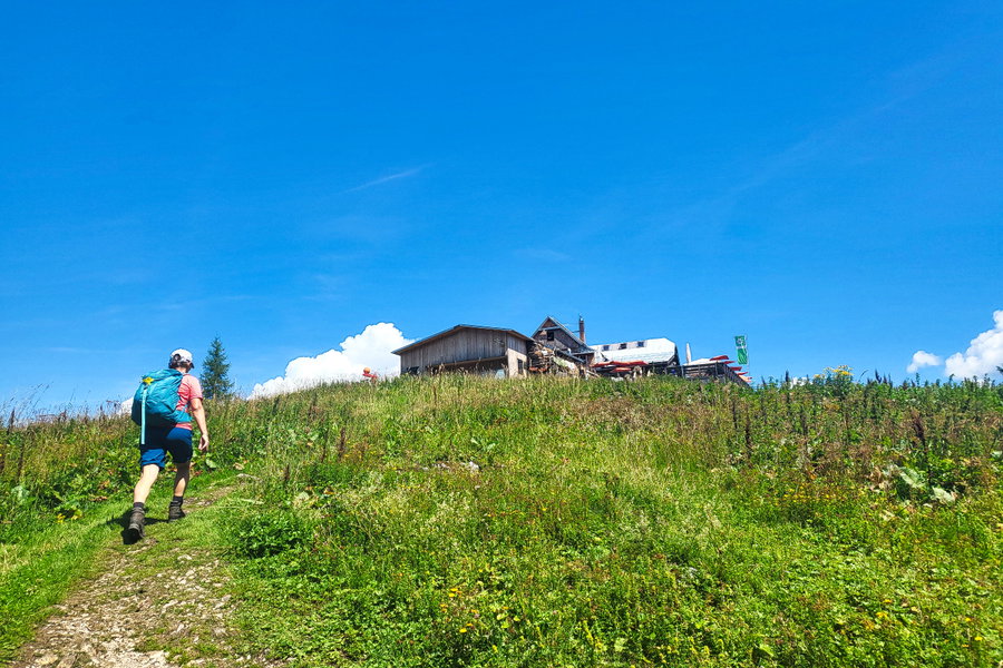 Ein kleines Stück geht’s dann noch bergauf bis zur Hütte. Foto: Anna, POW AT