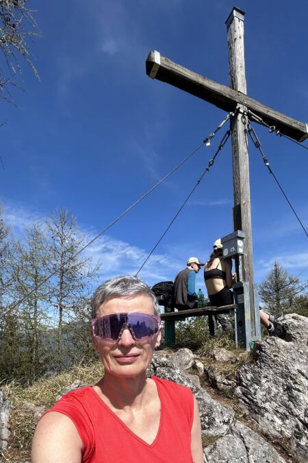 Kreuzkogel Gipfel und Schiffallkreuz. Fotos Veronika Schöll