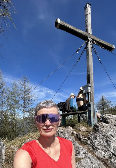 Kreuzkogel Gipfel und Schiffallkreuz. Fotos Veronika Schöll