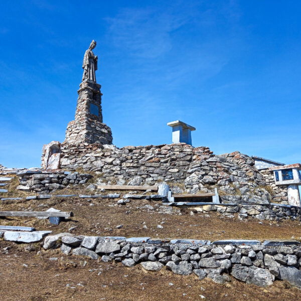 Wölkerkogel (1.706 Meter) mit seiner mächtigen Marienstatue. Foto: Martina Friesenbichler