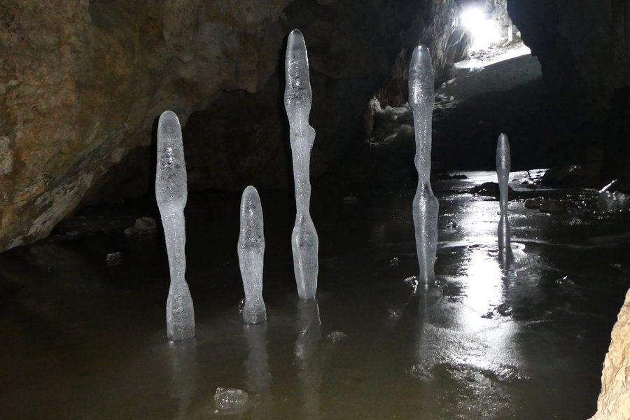 Stalagmiten - offene Linse, offener Mund. Foto: Karl Plohovic
