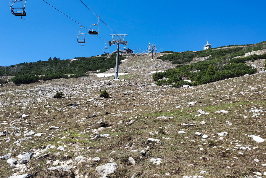 Steiler Aufstieg entlang des „Mulisteig“ direkt unter dem Lift zum Gipfel. Foto: Linda Prähauser