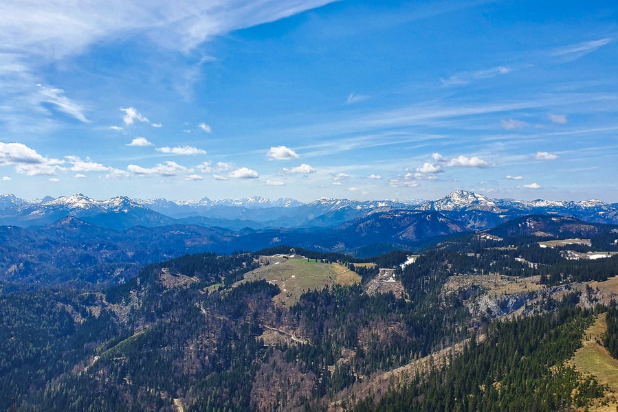 Ausblick vom „Terzerhaus“ Richtung Westen und „Dürrenstein“. Foto: Linda Prähauser