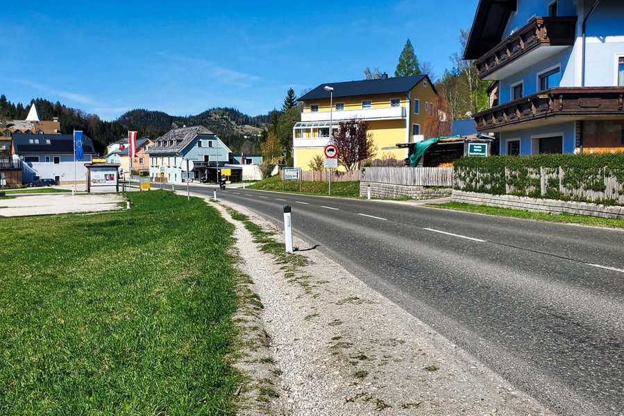 Die letzten Meter entlang der Hauptstraße zurück nach Mitterbach und zur Busstation. Foto: Linda Prähauser