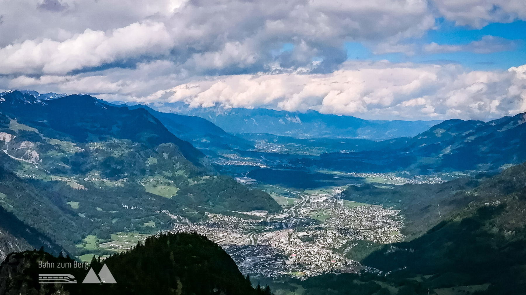 Blick von der Davenna auf Bludenz. Foto: Norman und Lisa