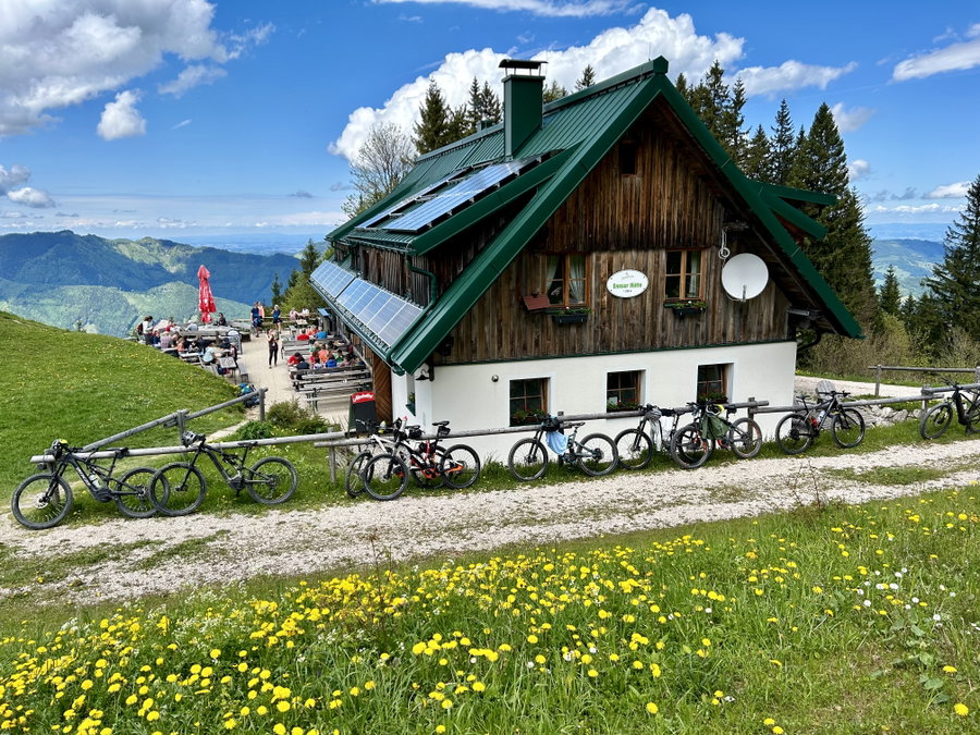 Ennser Hütte. Gute Küche. Tolle Aussicht. Sehr beliebt. Foto Veronika Schöll