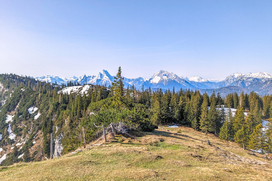 Blick vom Untersberger Hochplateau auf Watzmann, Hochkalter und Reiteralpe. Foto: Maresa Brandner