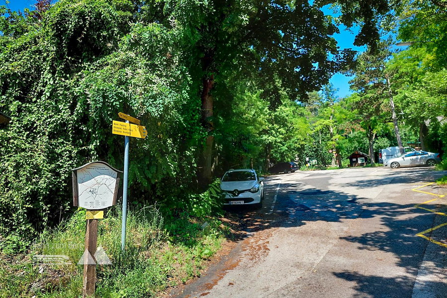 Nach rechts abbiegen zum Spielplatz im Wald. Foto: Alice Frischherz