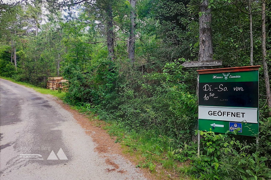 Den Wegweisern zur Eisensteinhöhle folgen. Foto: Alice Frischherz