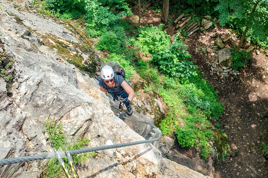 Blick nach unten zum Überhang. Foto: Alice Frischherz
