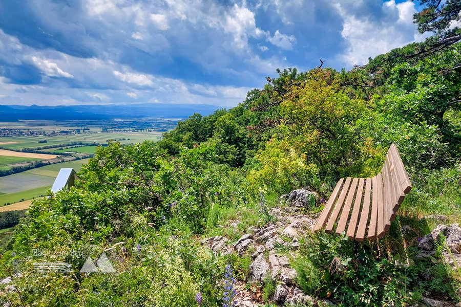 Rastbank beim Aussichtspunkt Karl´s Stein. Foto: Alice Frischherz