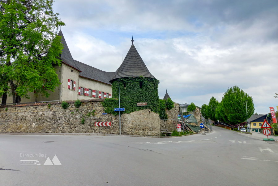 Beim Schloss Pichl geht es rechts hinauf. Foto: Martina Friesenbichler
