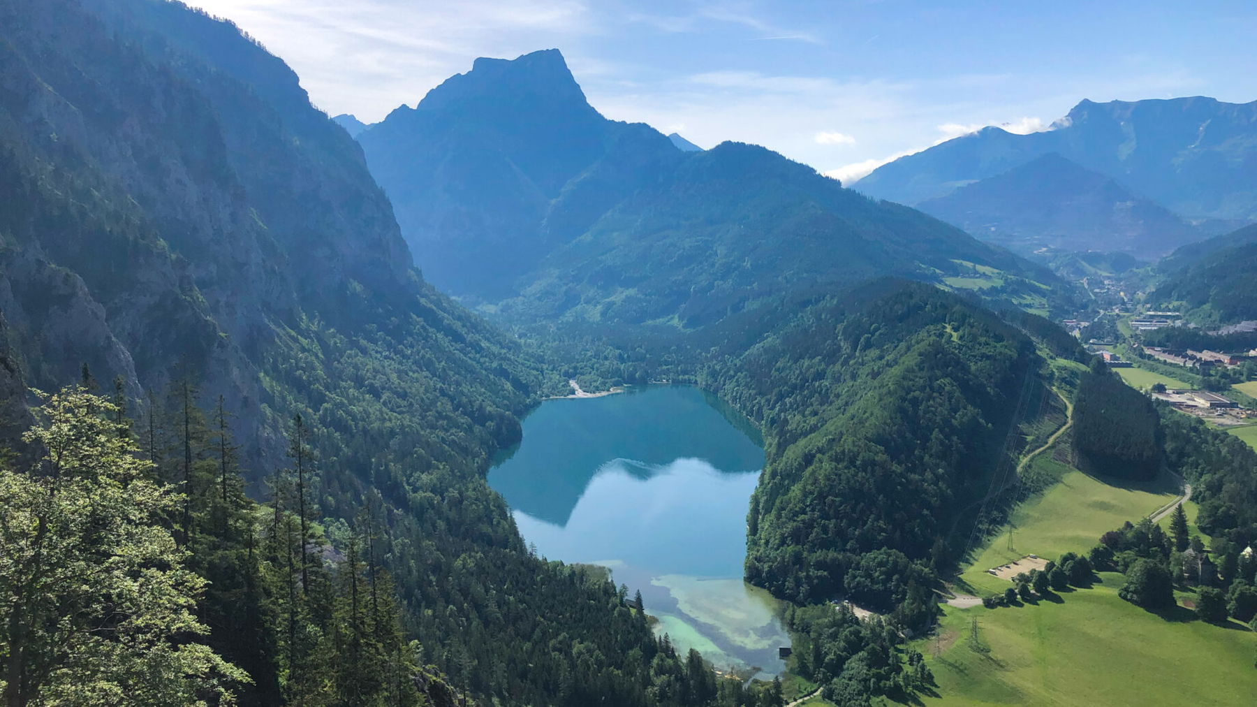 Im Aufstieg sieht man schön auf den See hinunter. Hinter dem See zeigt sich der Pfaffenstein. Foto: Anna, POW AT