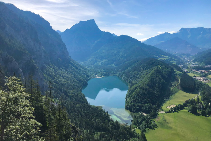 Im Aufstieg sieht man schön auf den See hinunter. Hinter dem See zeigt sich der Pfaffenstein. Foto: Anna, POW AT