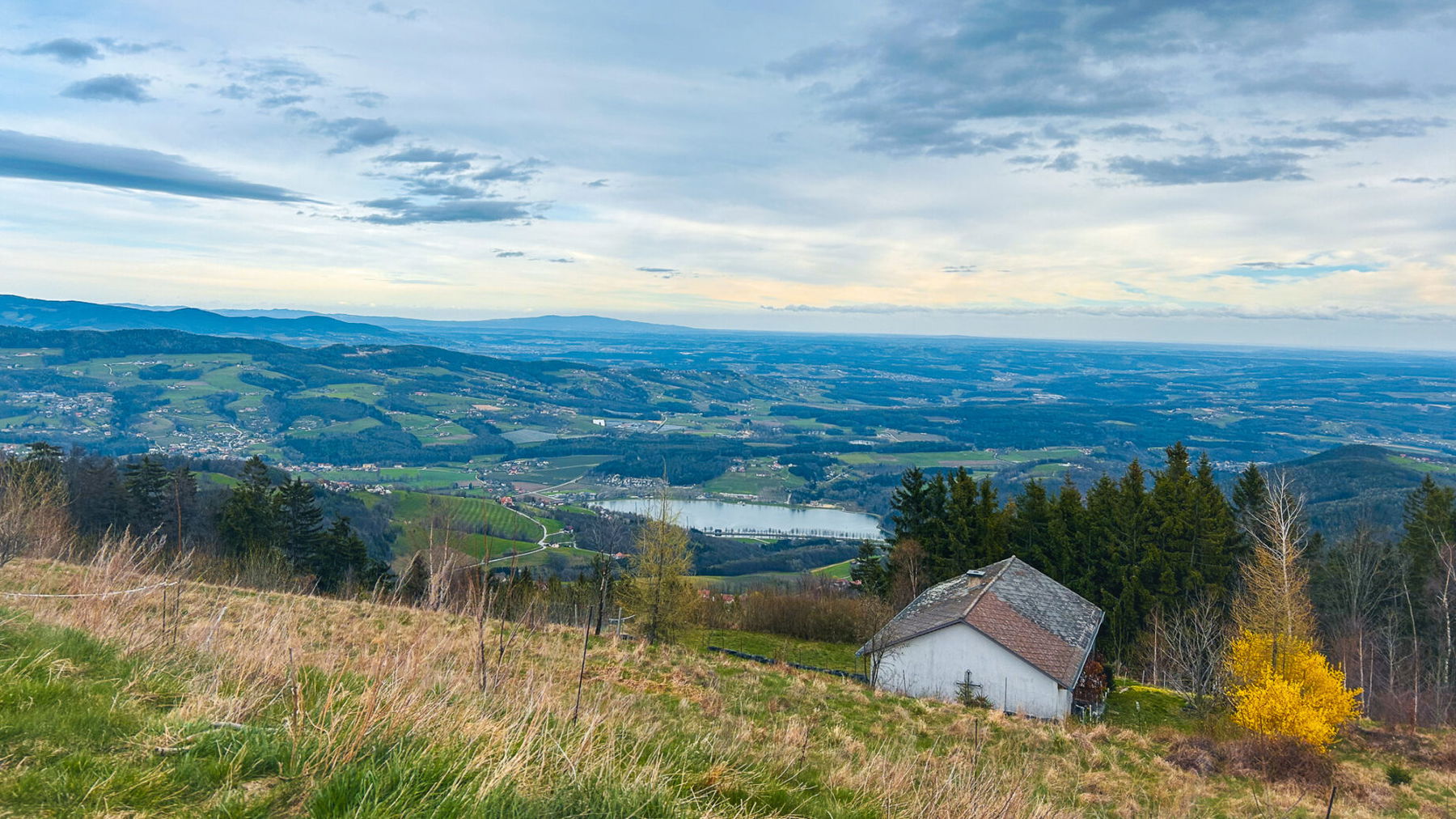 Aussicht Richtung Osten auf den Stubenbergsee vom Kulmgipfel. Foto: David Kurz