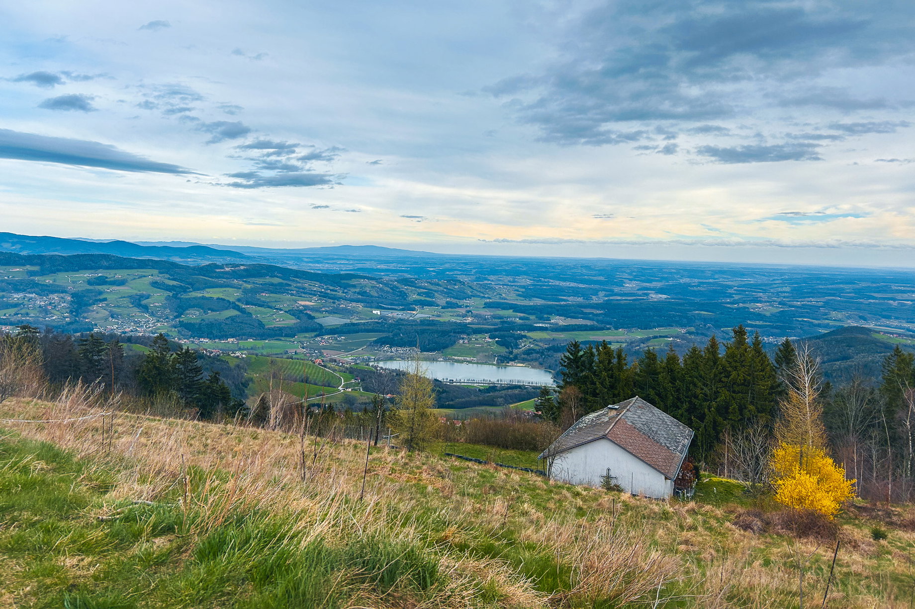 Aussicht Richtung Osten auf den Stubenbergsee vom Kulmgipfel. Foto: David Kurz