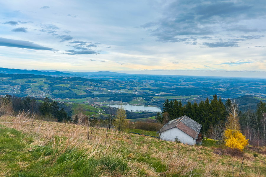 Aussicht Richtung Osten auf den Stubenbergsee vom Kulmgipfel. Foto: David Kurz
