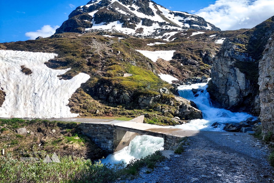 Eine Brücke führt über den Klostertaler Bach. Foto: Alice Frischherz