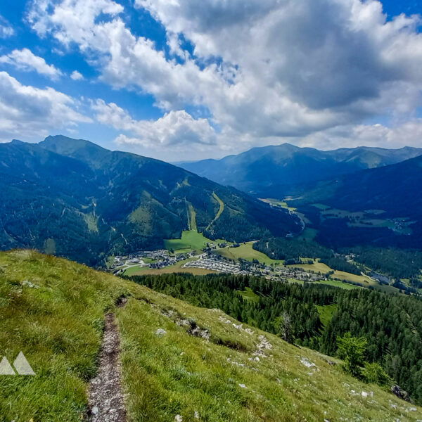 Links oberhalb der Skipisten von Hohentauern thront der Geierkogel. Foto: Martina Friesenbichler