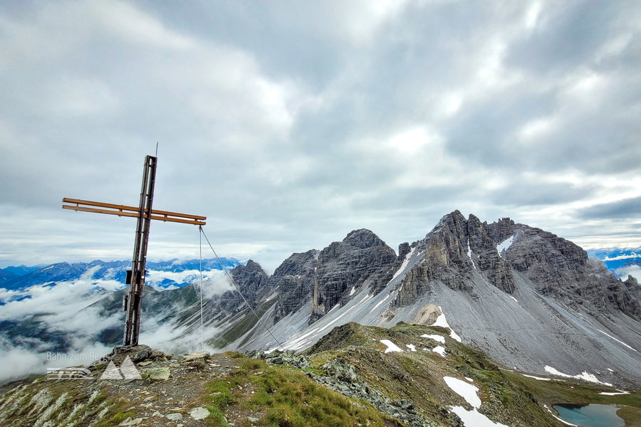 Blick vom Gamskogel auf die Westseite der Kalkkögel und den Schlicker See. Foto: Konrad Gwiggner