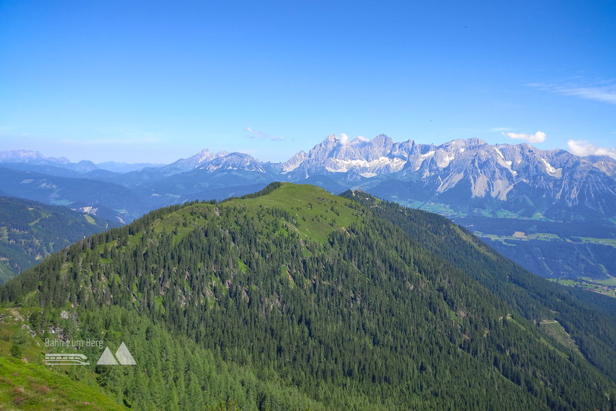 Dachstein. Im Vordergrund das Rossfeld. Foto: Martina Friesenbichler