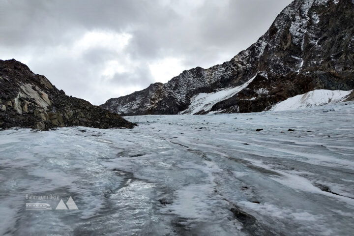 Anfang und Ende der Strecke am Gletscher. Foto: Simon Widy