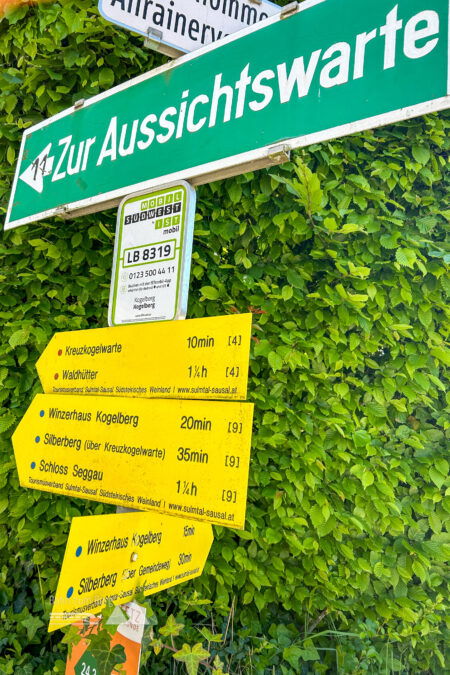 Schild auf der Hauptstraße. Foto: David Kurz