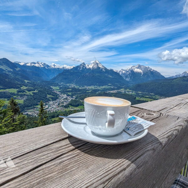 Cappuccino mit bester Aussicht. Foto: Maresa Brandner