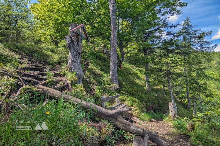Ein Banker zum Aussicht genießen auf den Untersberg, zu dem auch schon eine Öffi-Tour existiert. Fotos: Maresa Brandner