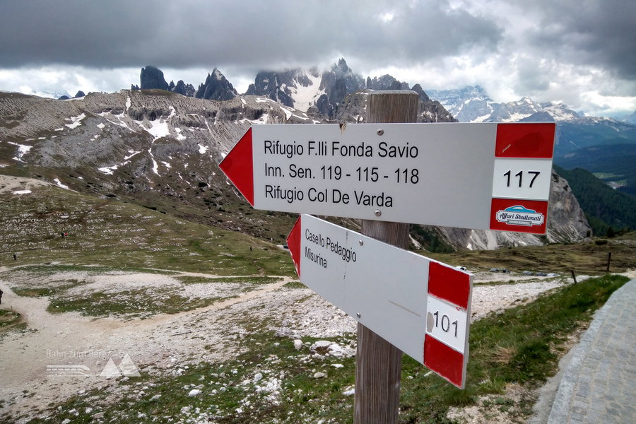 Wegweiser zum Rifugio Flli. Fonda Savio. Foto: Herbert Fuchs